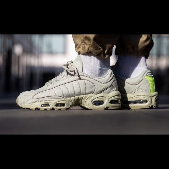 white nike renew lucent